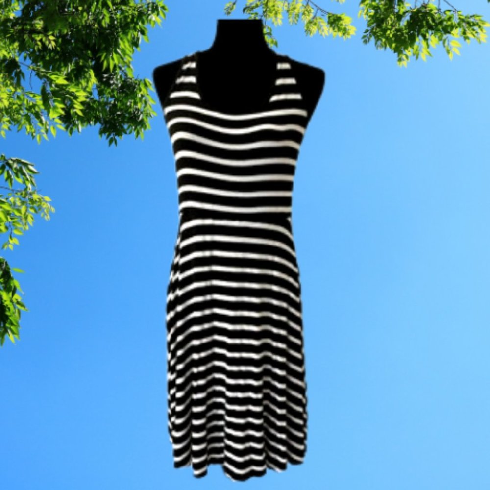 Old Navy striped black and white dress. Quality material.